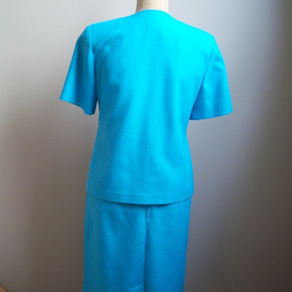 Vintage Prive Petites Vintage Blue Skirt Suit. - Picture 5 of 8